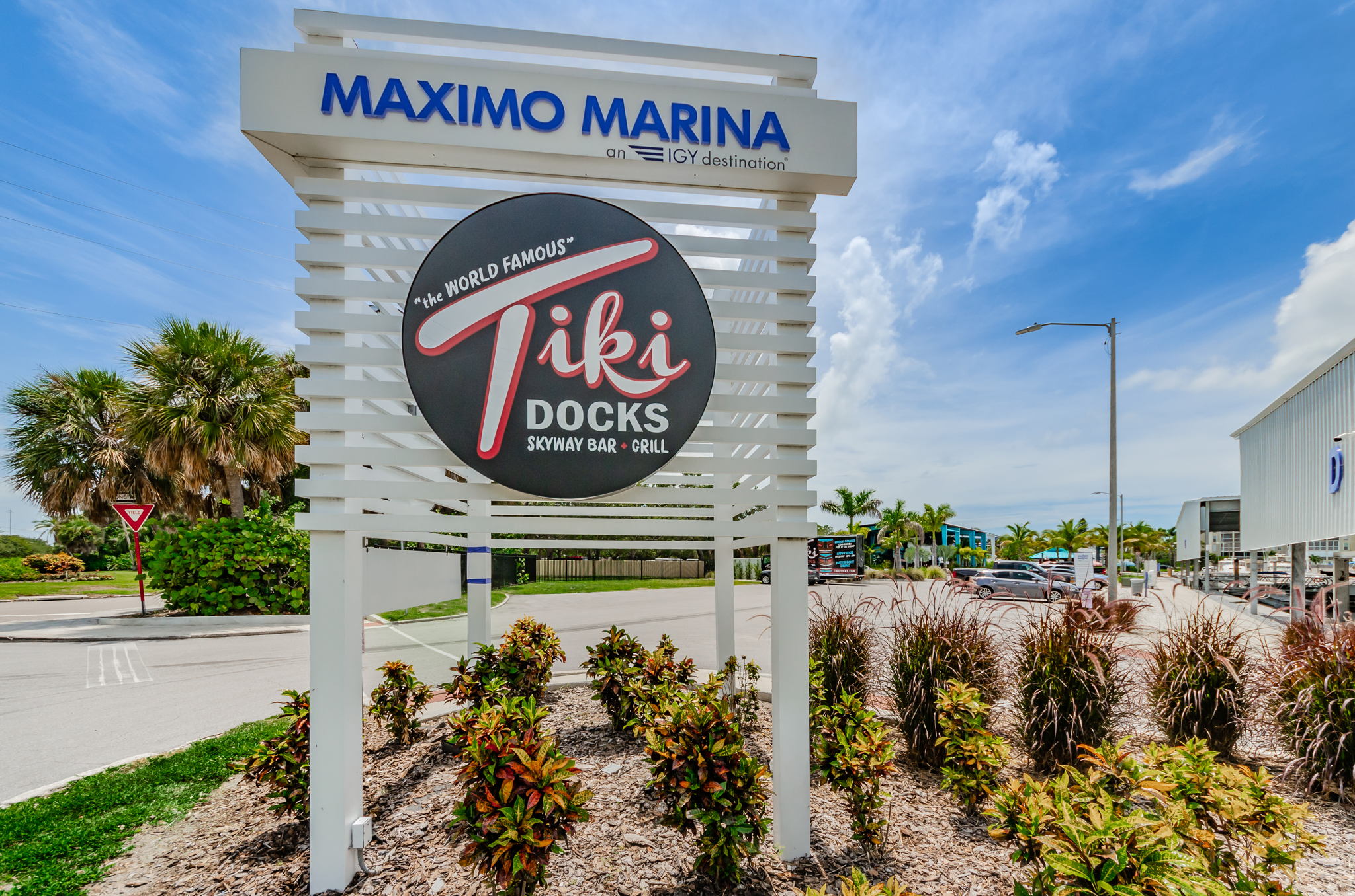 Maximo Marina & Tiki Docks Sign