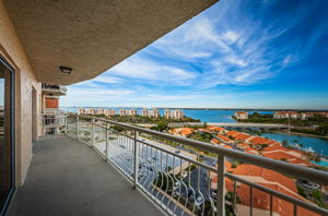 Balcony 2-2