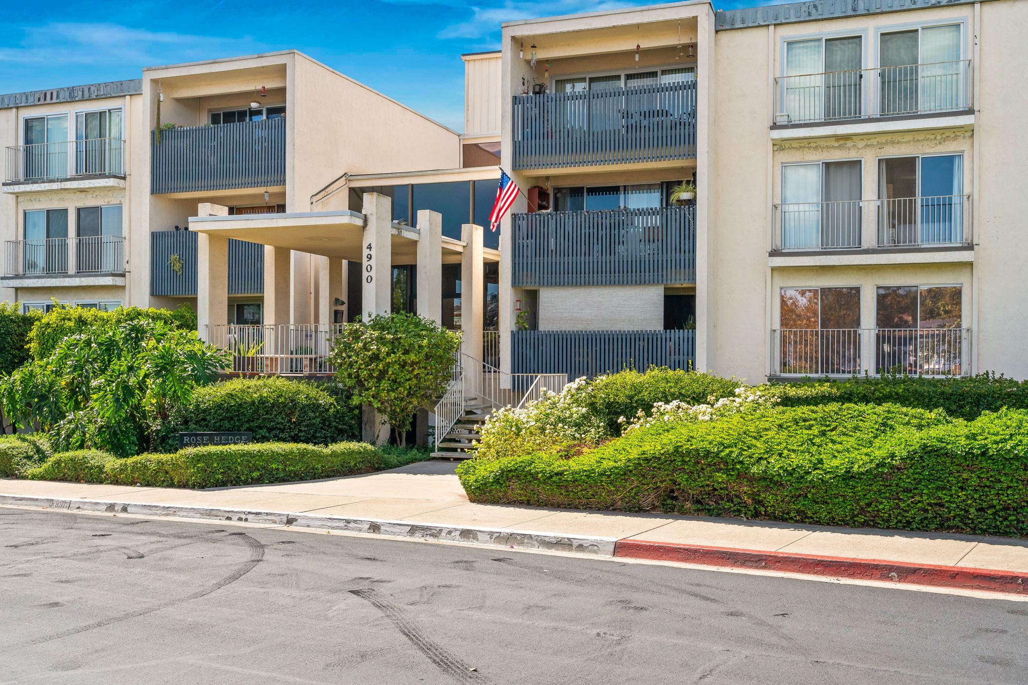4900 Rosehedge Dr 304-9