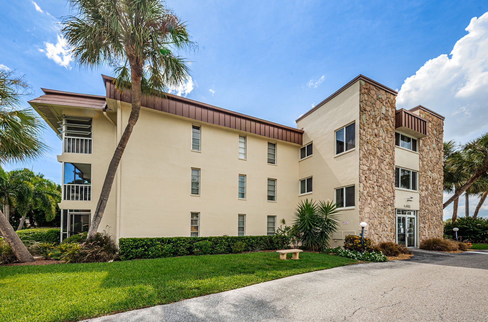 Front Exterior7