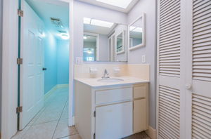 Master Bathroom1c