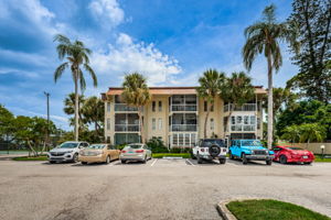 Front Exterior4-3