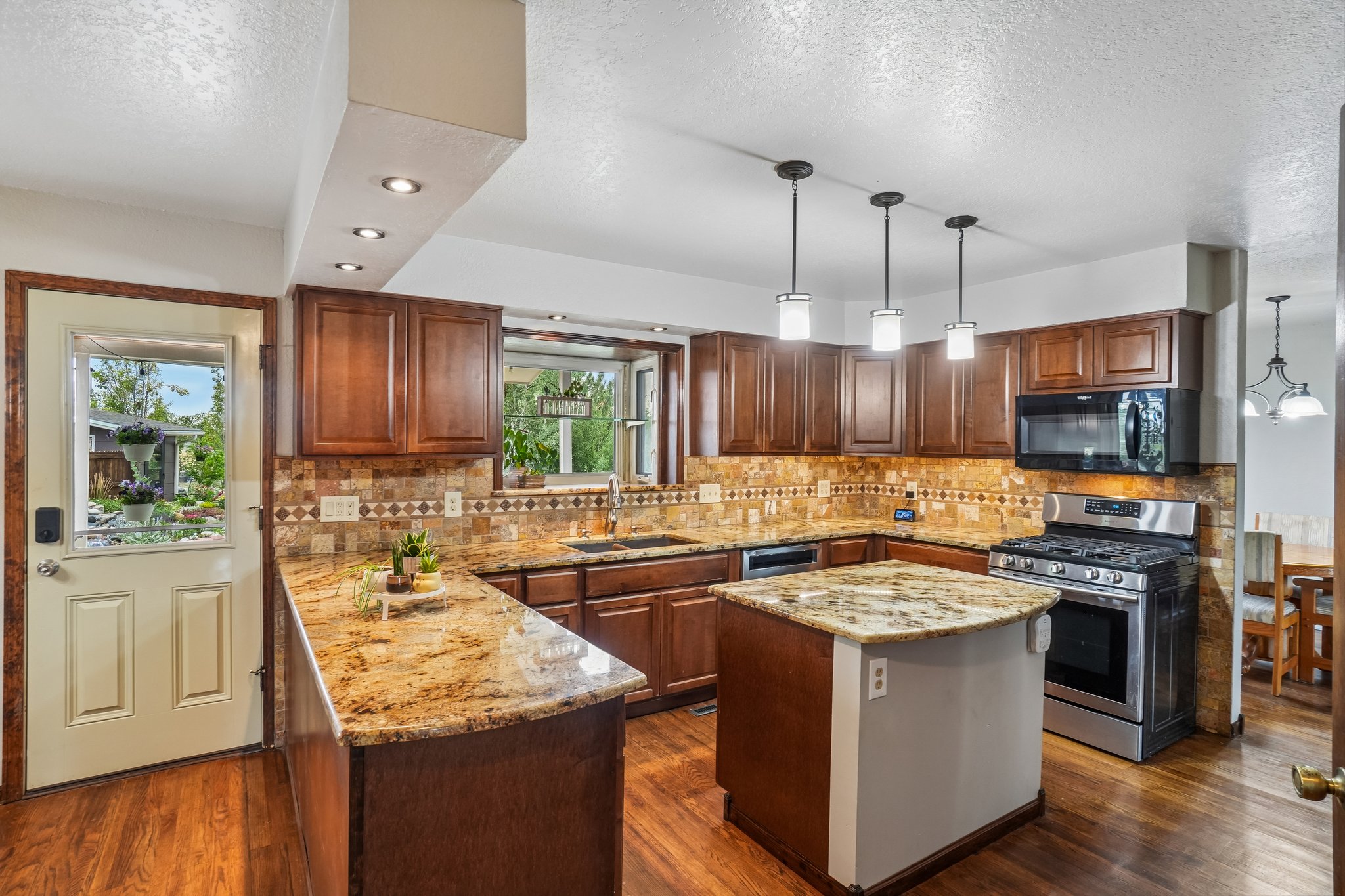 Beverly Dr-S2807-017.jpg