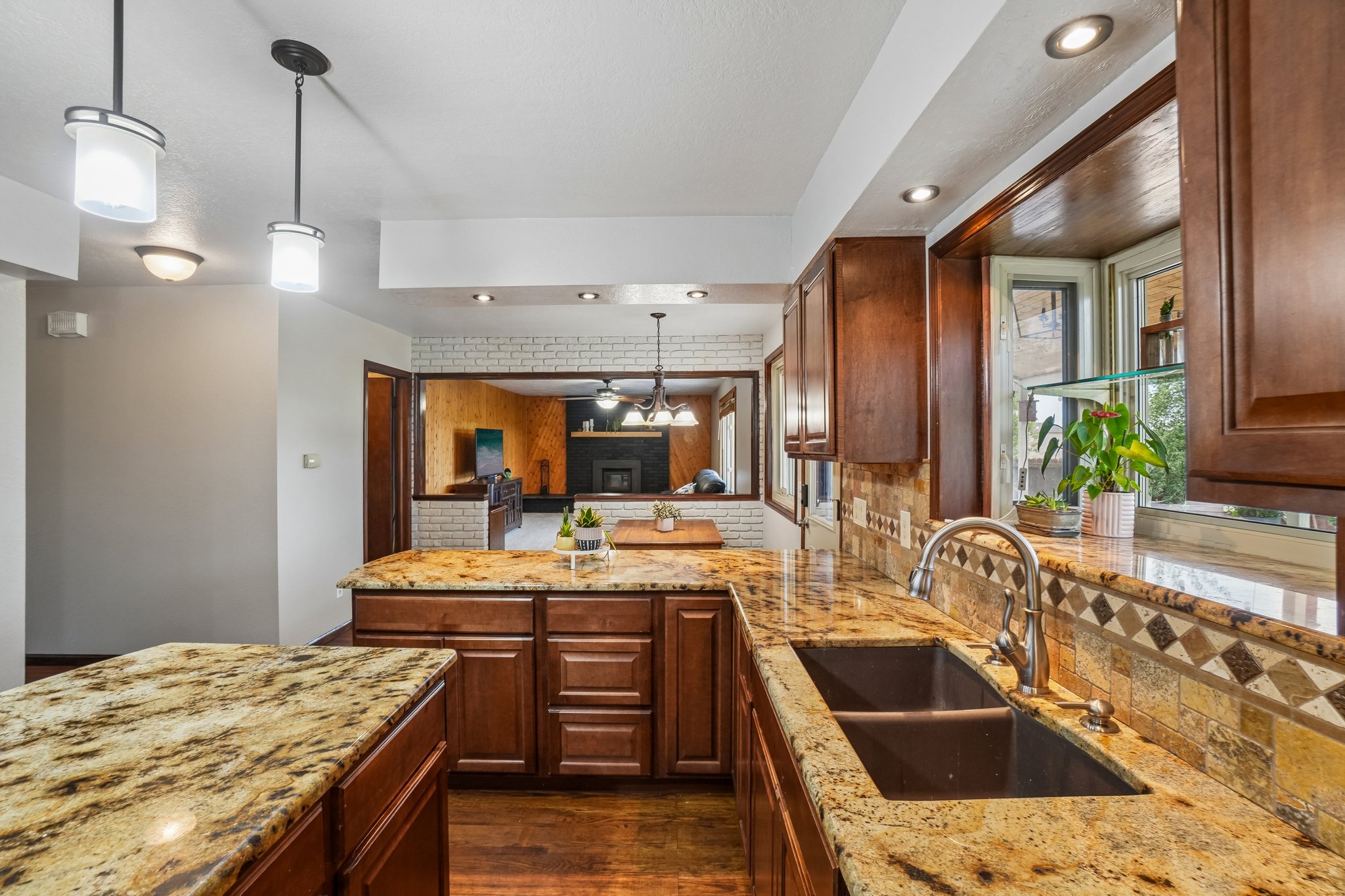 Beverly Dr-S2807-020.jpg