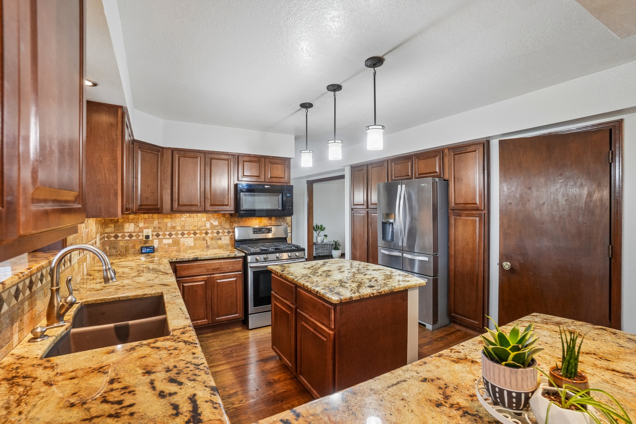 Beverly Dr-S2807-021.jpg