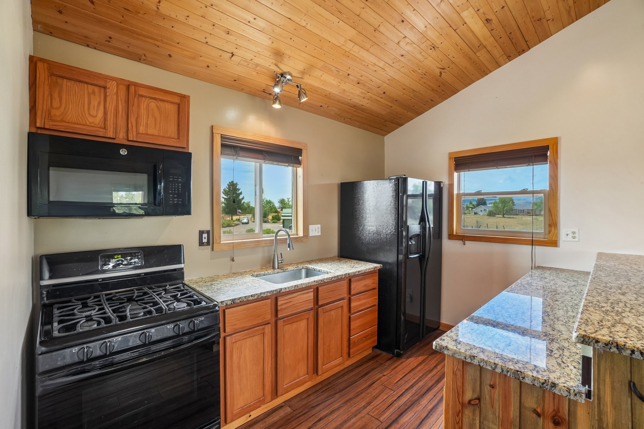 Beverly Dr-S2807-023.jpg