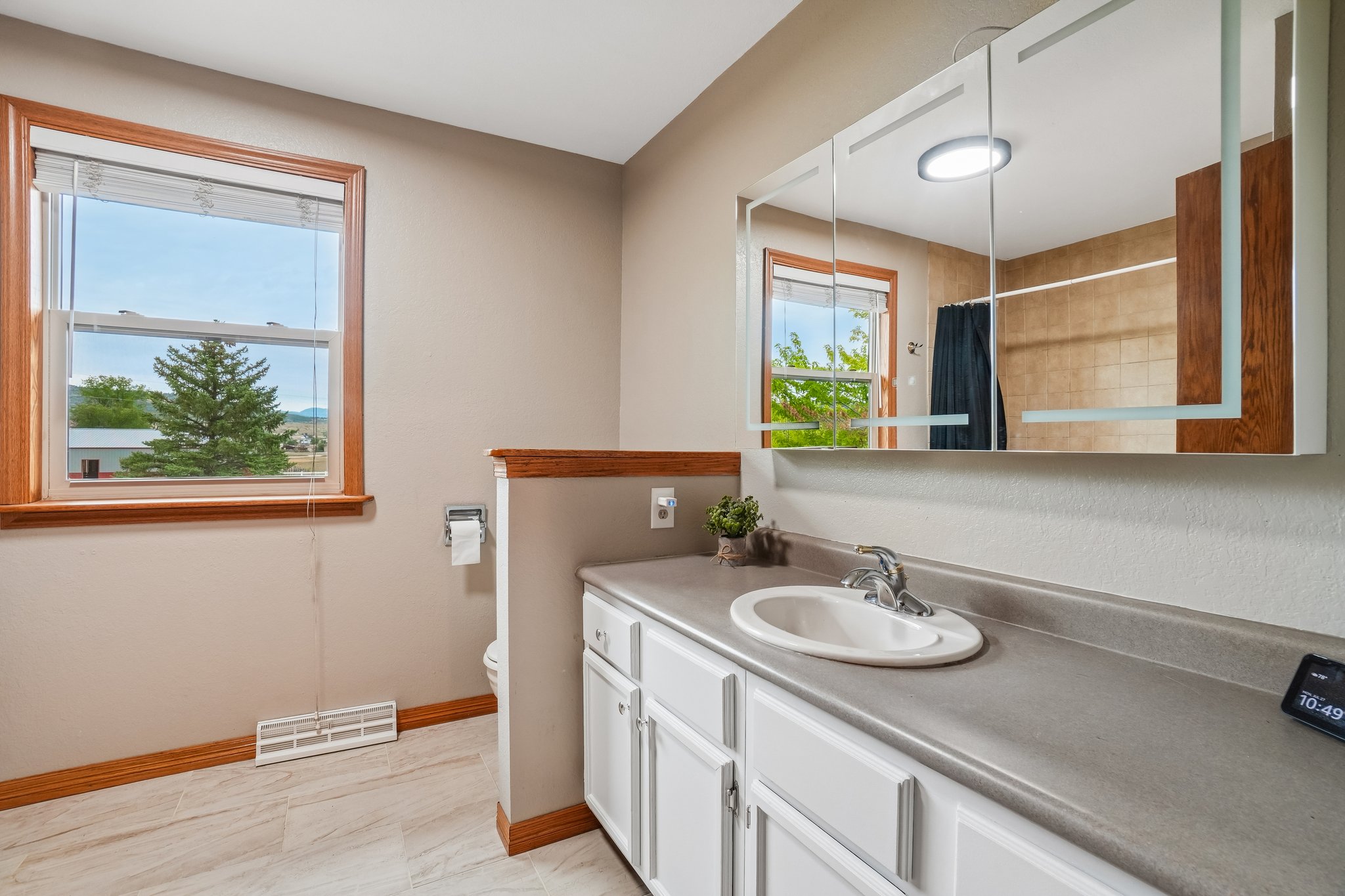 Beverly Dr-S2807-029.jpg