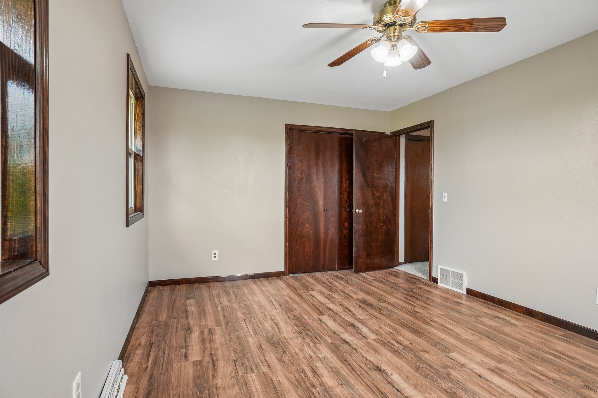 Beverly Dr-S2807-036.jpg