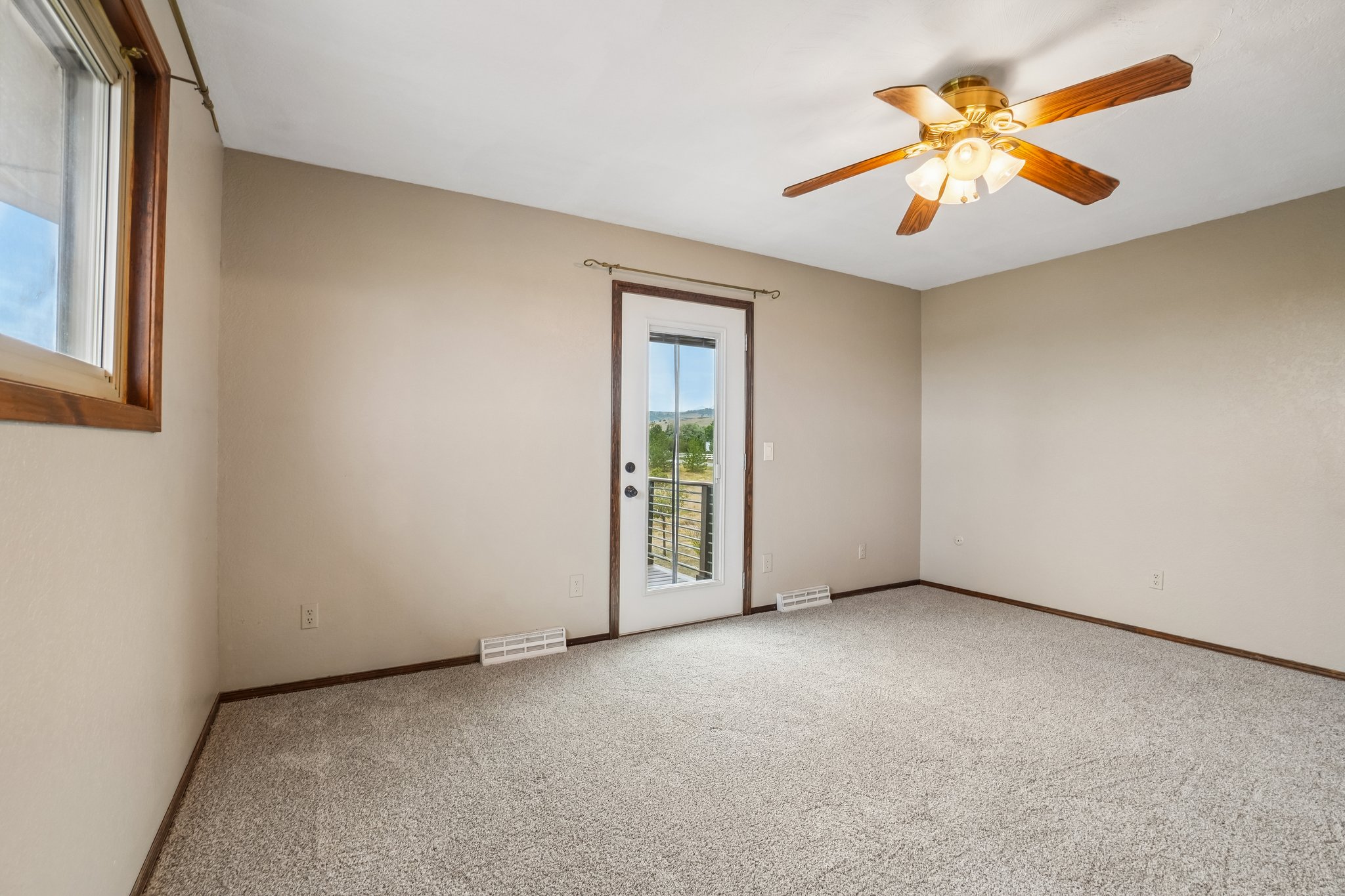 Beverly Dr-S2807-040.jpg