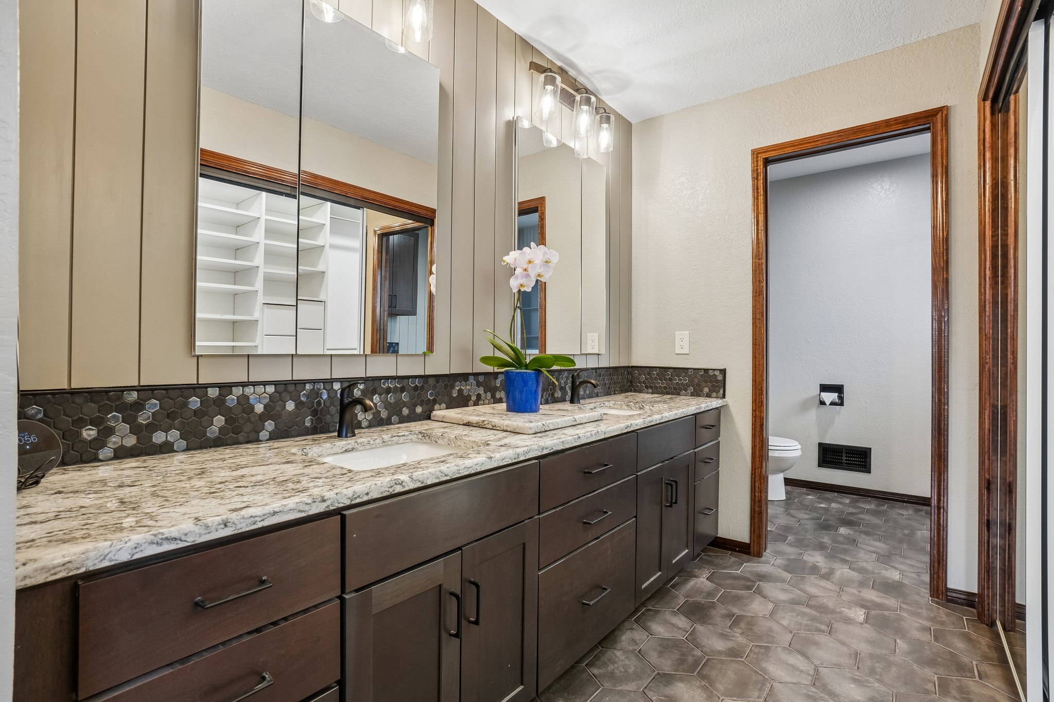 Beverly Dr-S2807-041.jpg