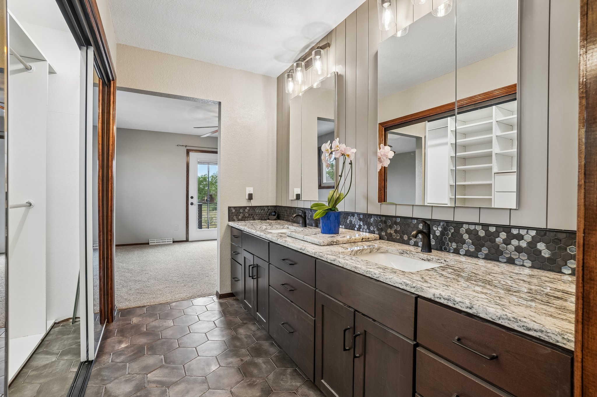Beverly Dr-S2807-042.jpg