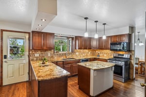 Beverly Dr-S2807-017.jpg