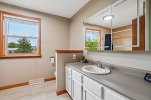 Beverly Dr-S2807-029.jpg