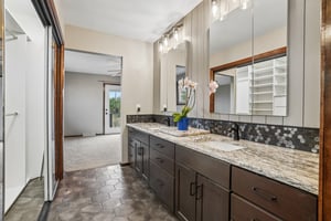 Beverly Dr-S2807-042.jpg
