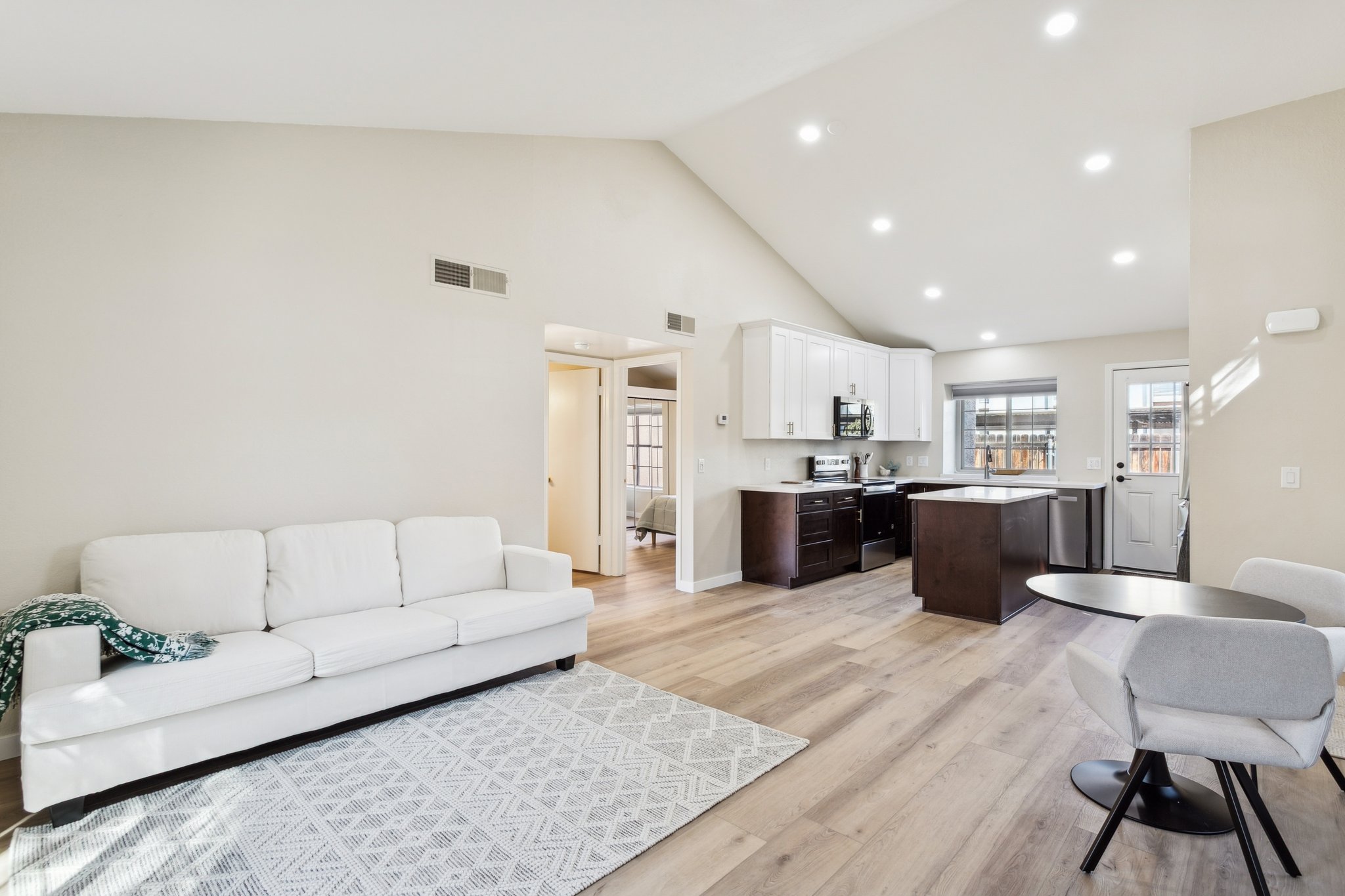 4901 E Kelton Ln 1267 - 006.jpg