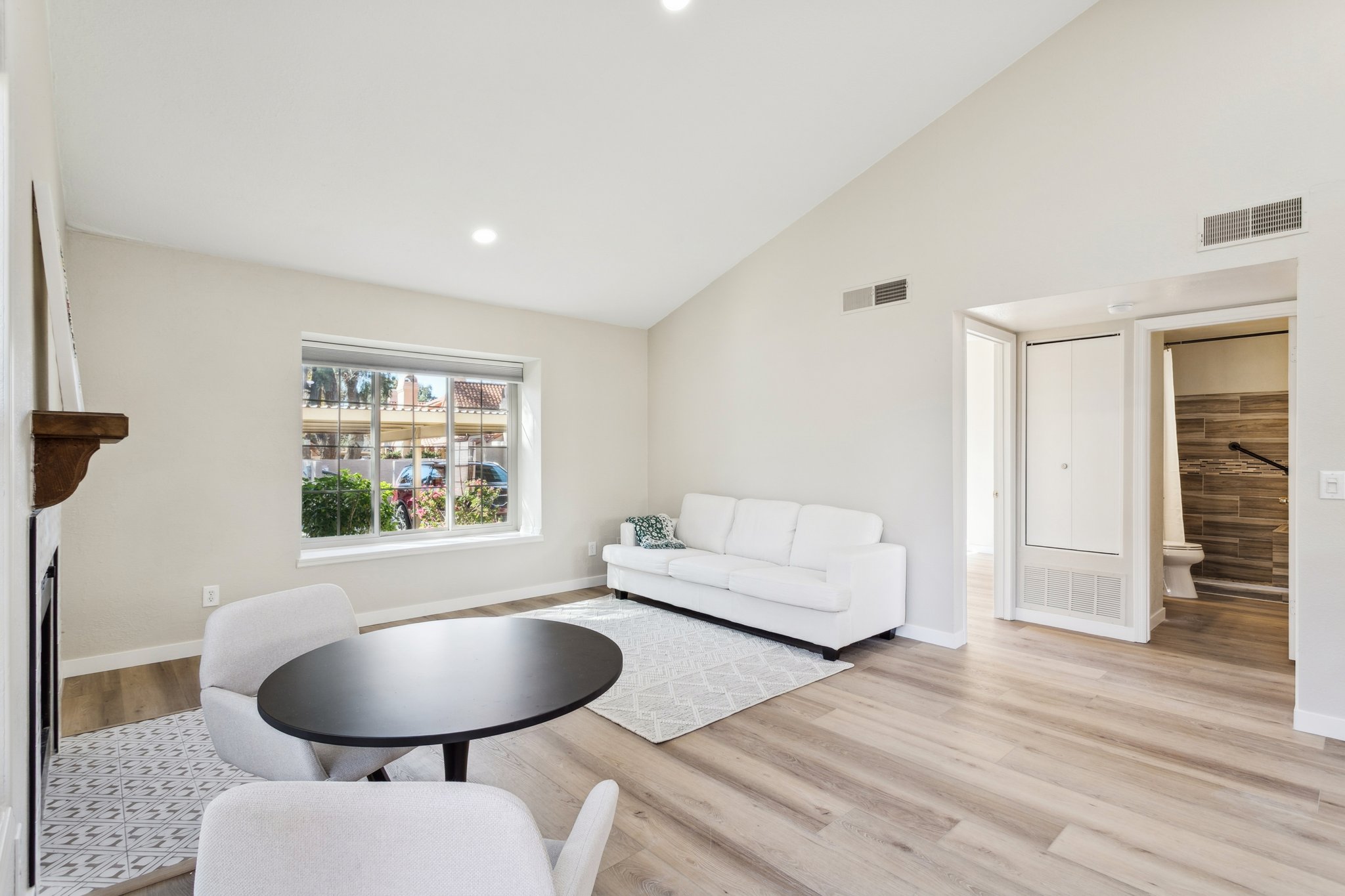 4901 E Kelton Ln 1267 - 008.jpg