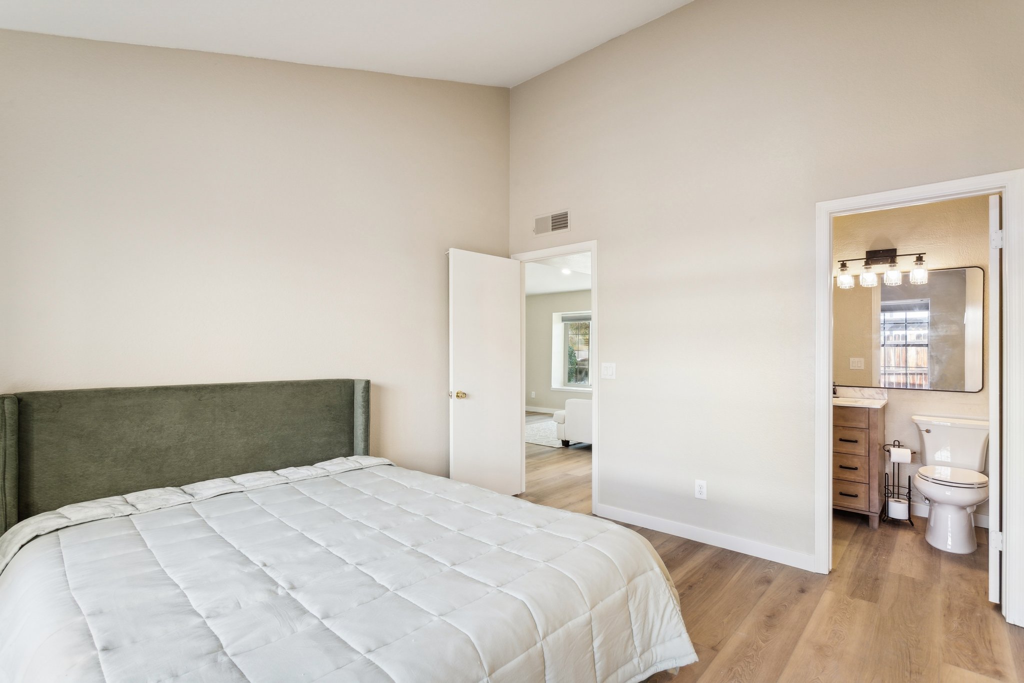 4901 E Kelton Ln 1267 - 015.jpg