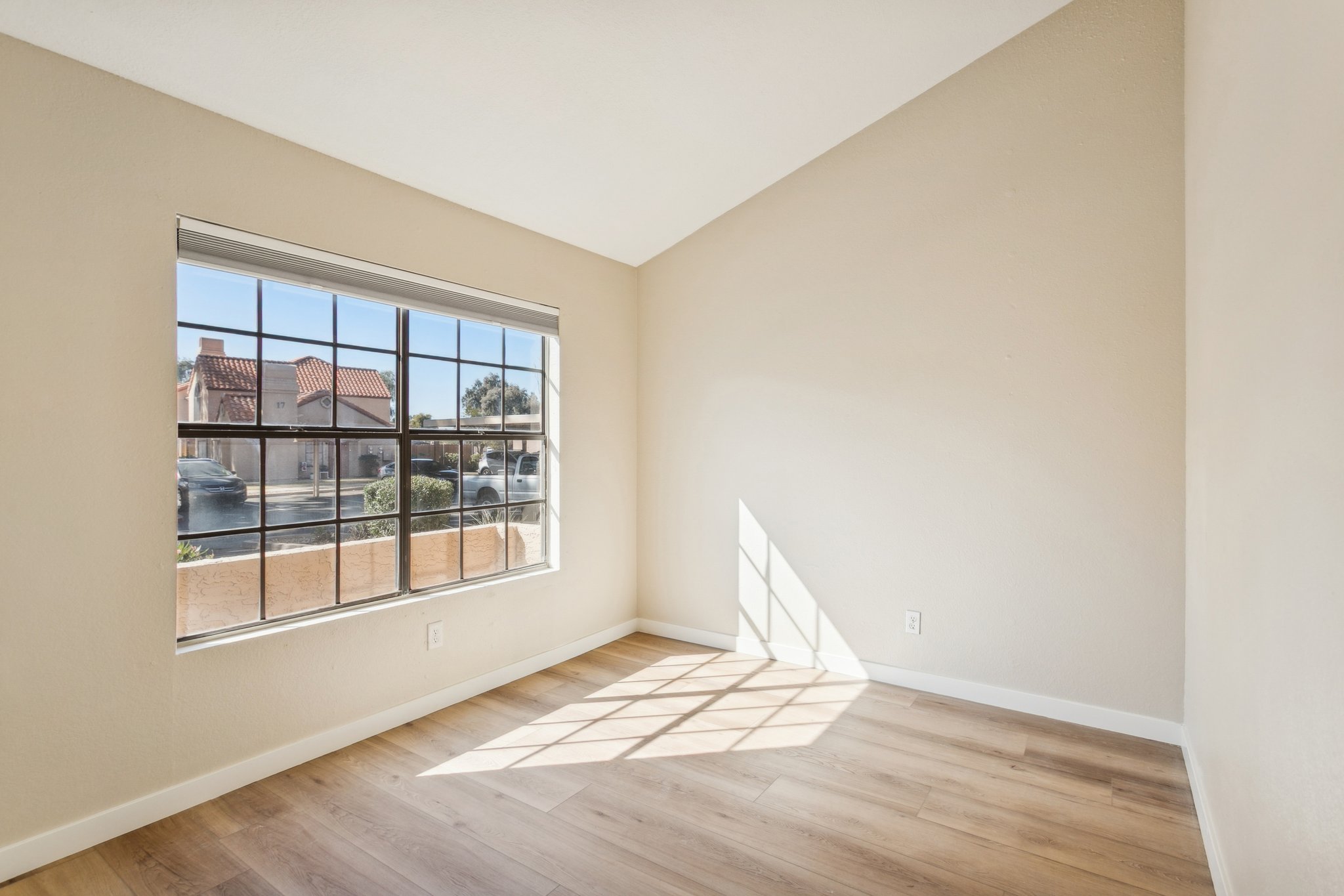 4901 E Kelton Ln 1267 - 019.jpg