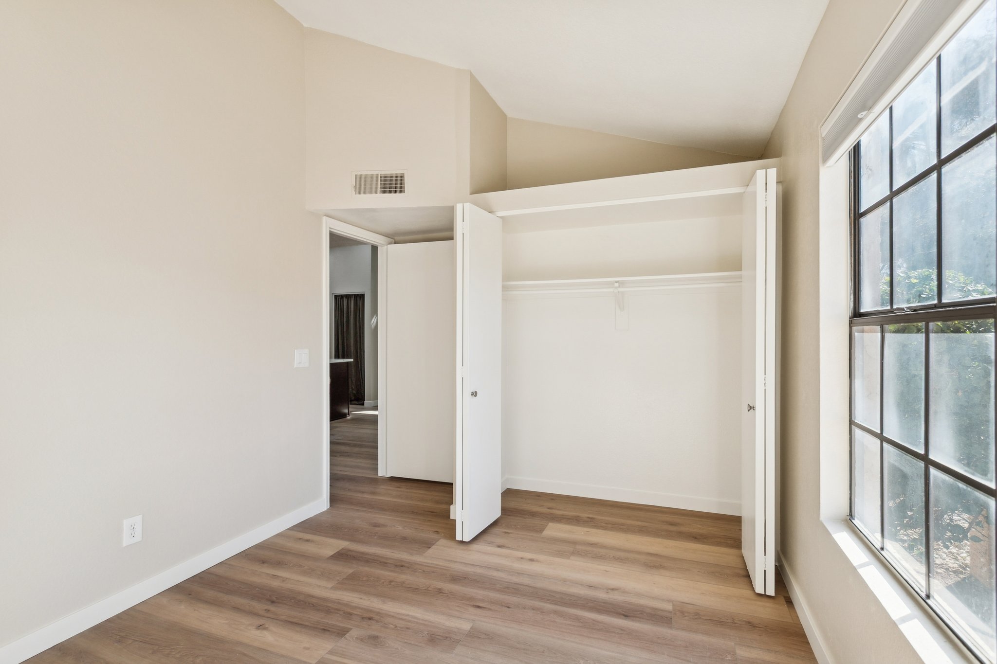 4901 E Kelton Ln 1267 - 020.jpg