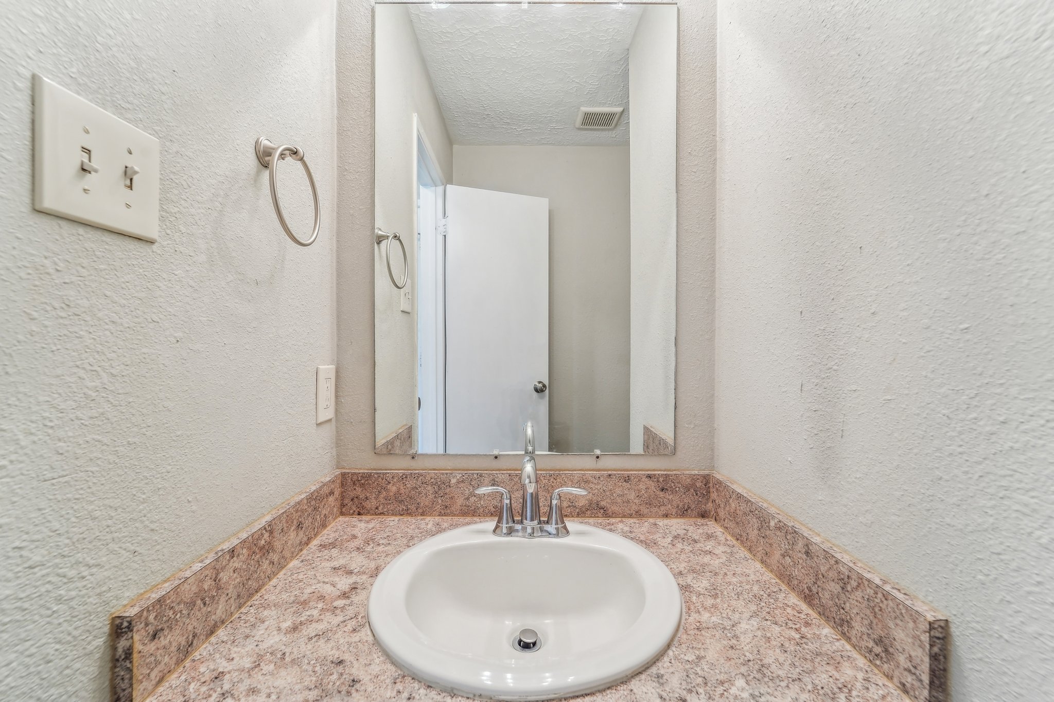 Ripple Creek Dr-019.jpg