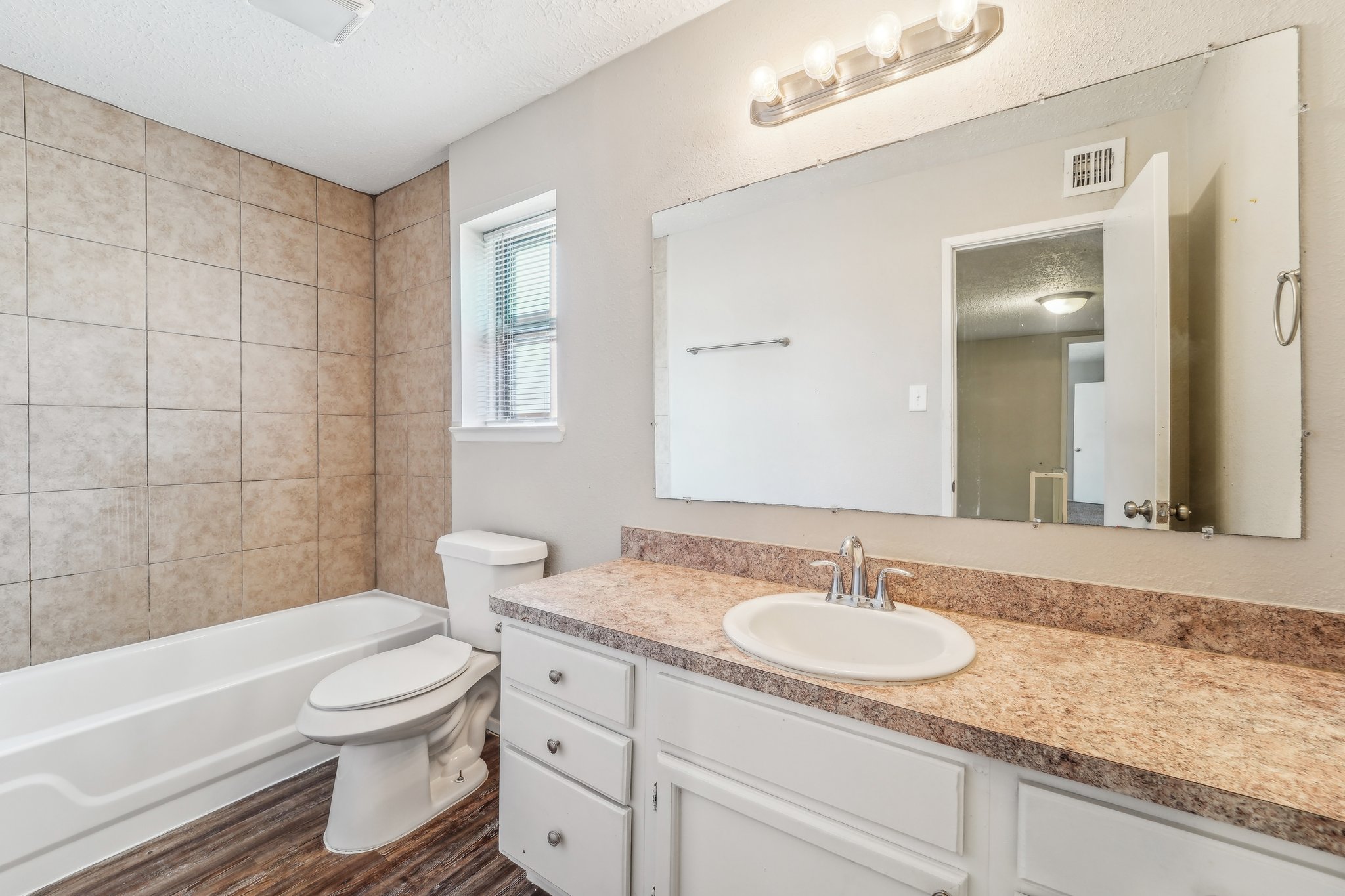 Ripple Creek Dr-021.jpg