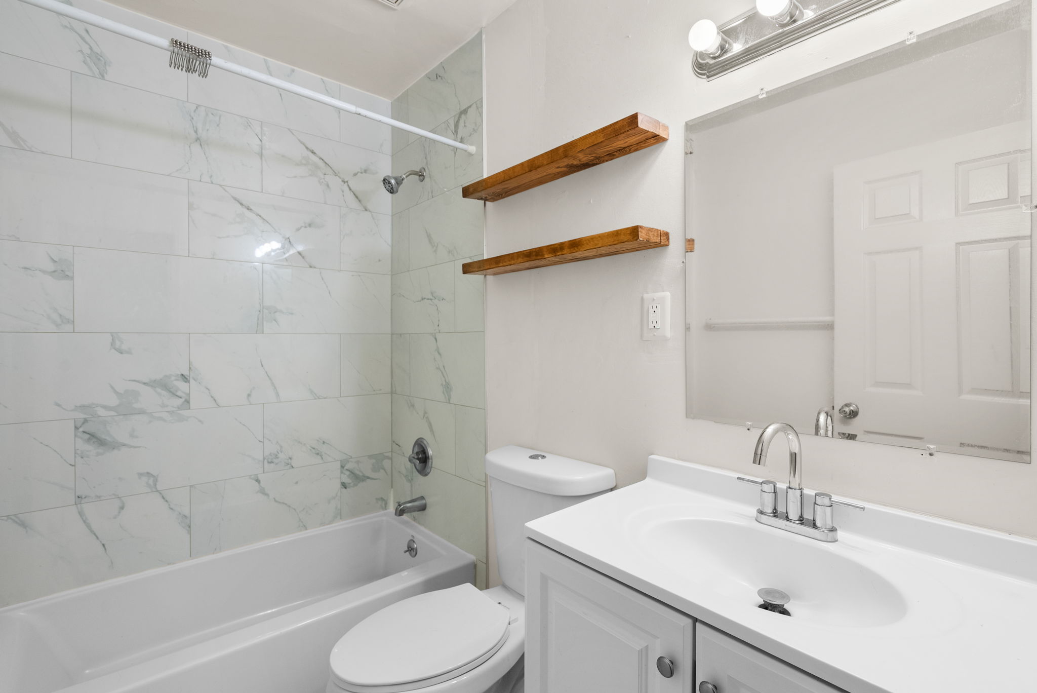 Second Full Bath on Upper Level 1