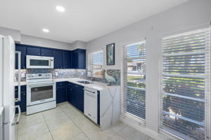 Kitchen 3 of 5