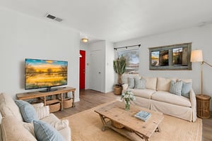 DSC00022 virtually staged.jpeg