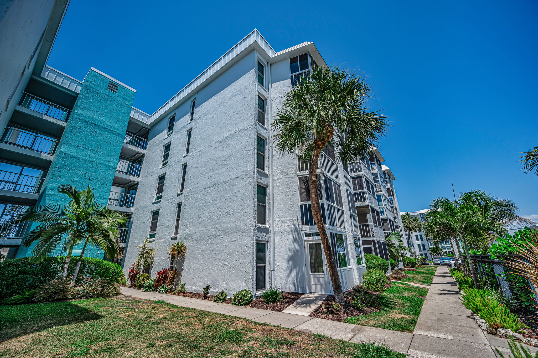 Rear Exterior4