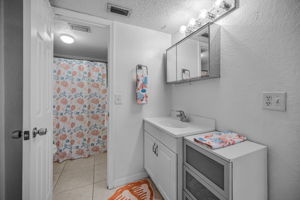 Bathroom1a