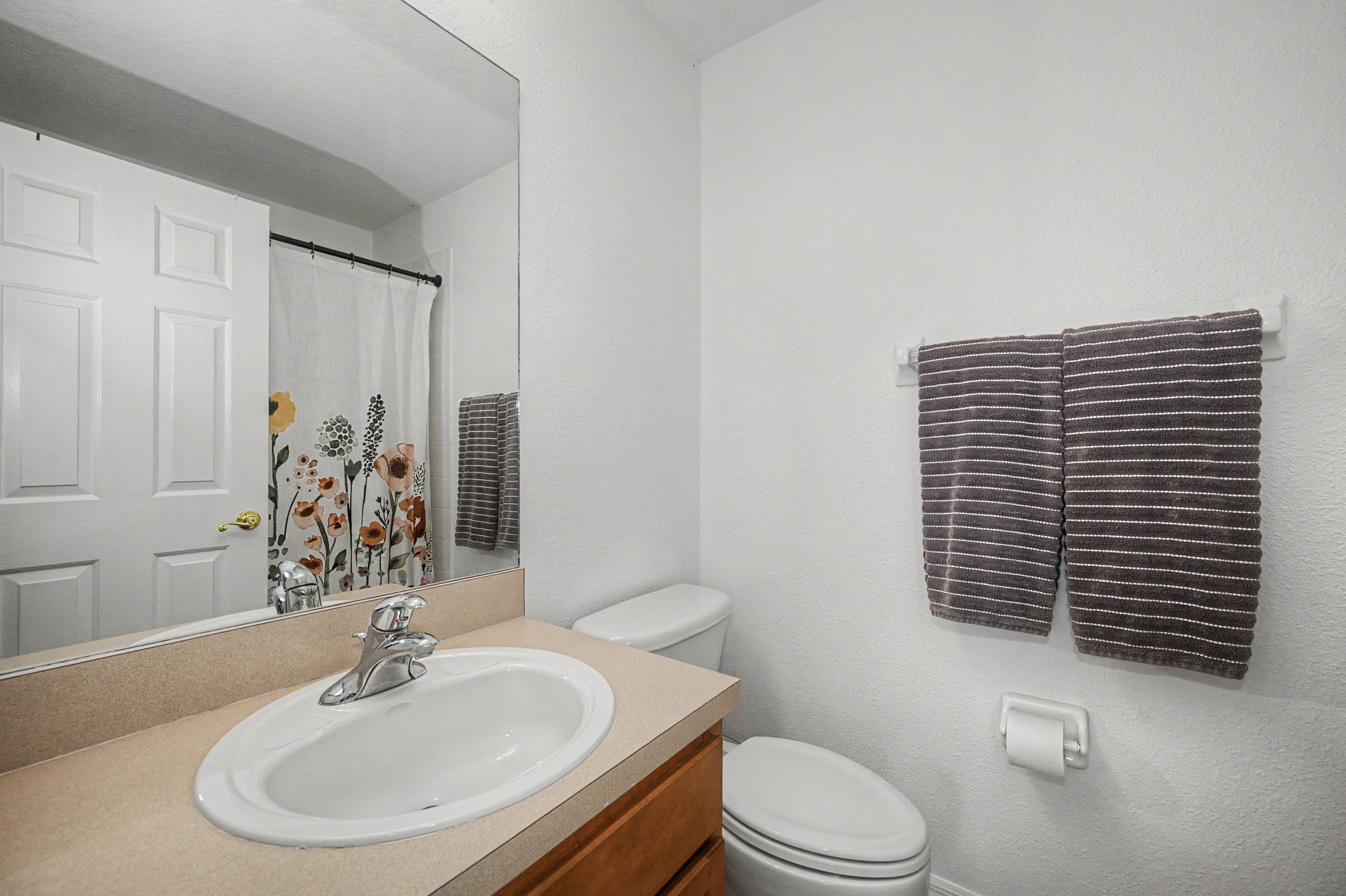 Upper Level Bathroom 2a