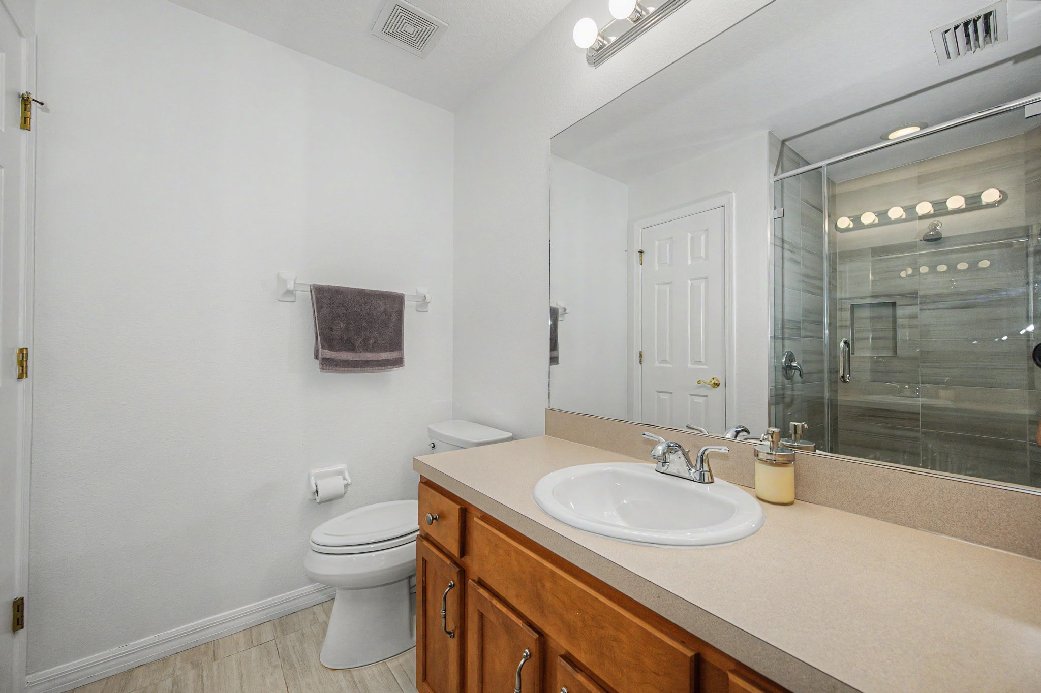 Upper Level Primary Bathroom 1a
