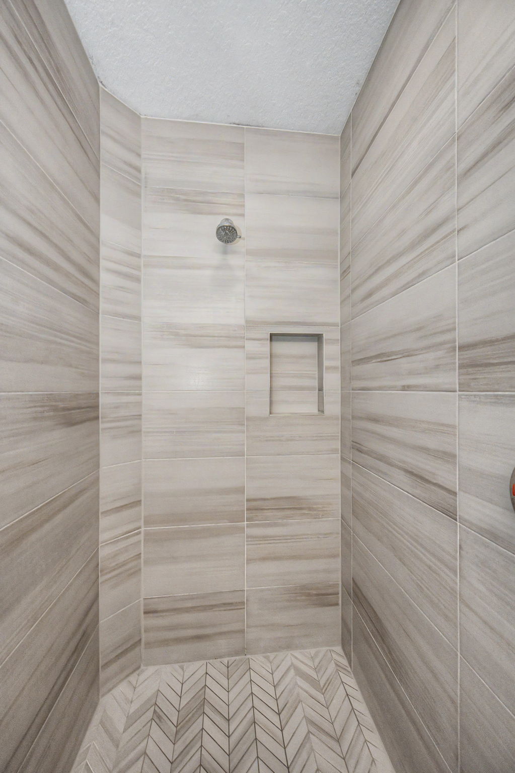 Upper Level Primary Bathroom 1b