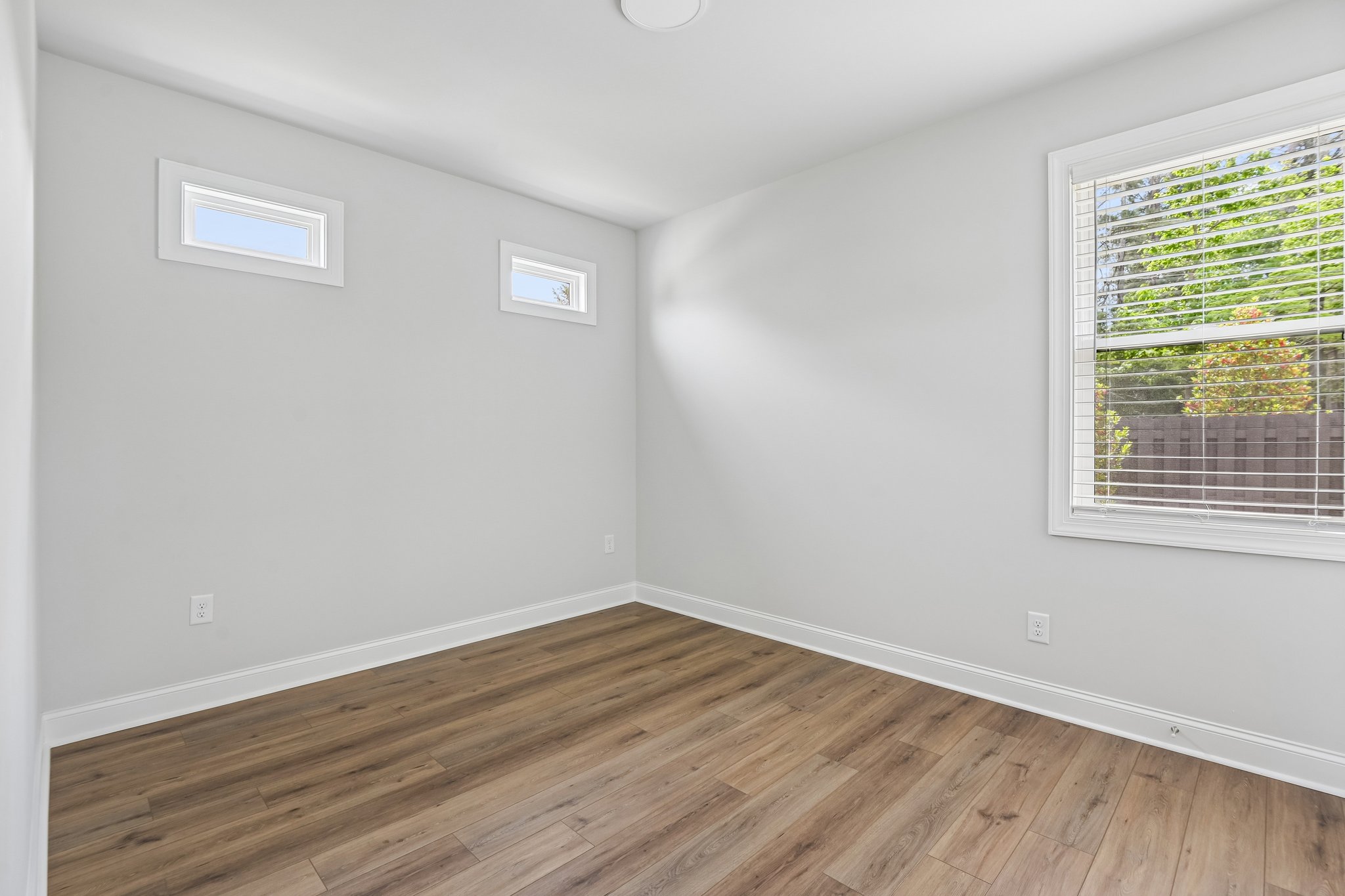 Pearl St-S0105-052.jpg
