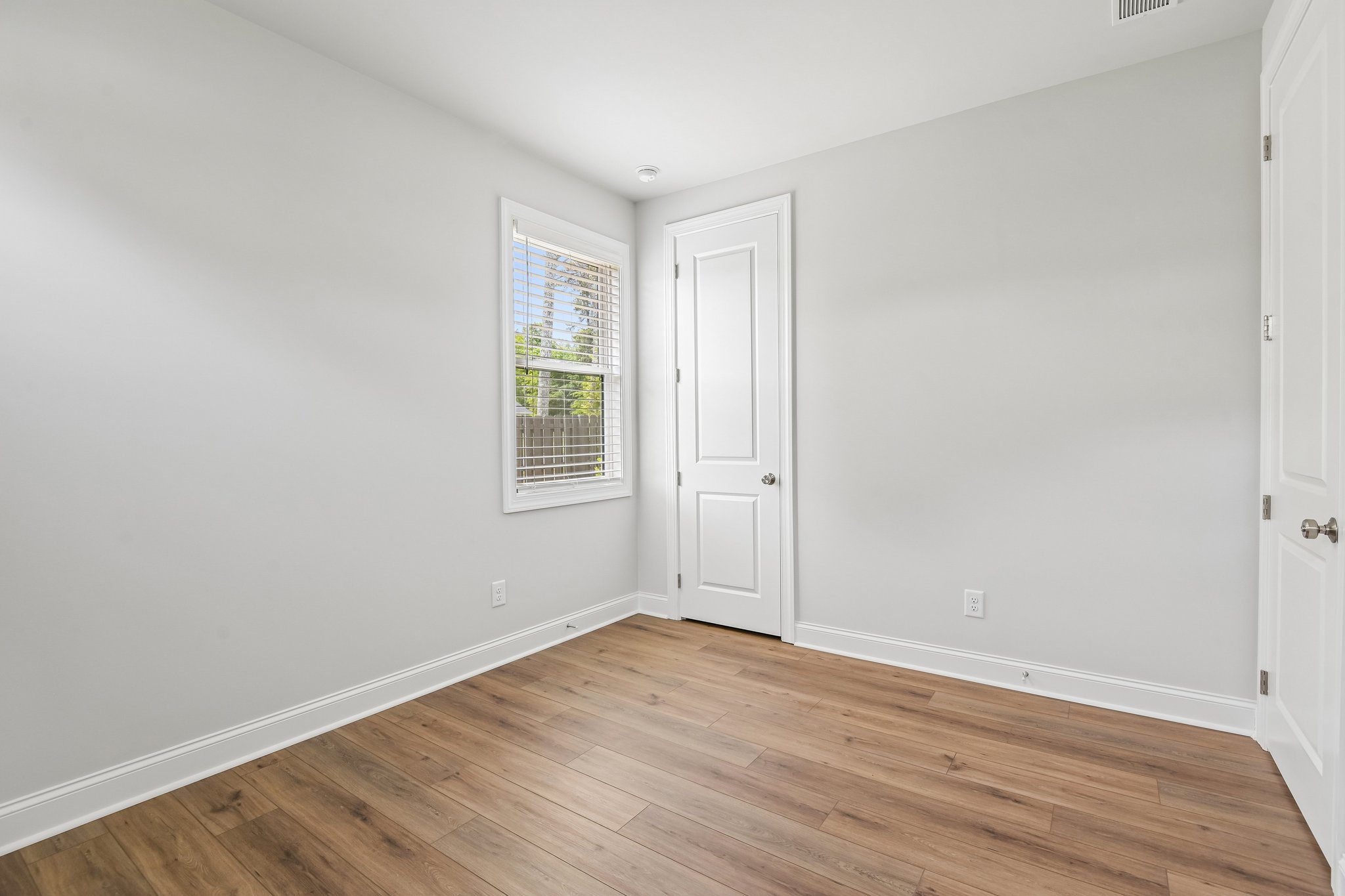 Pearl St-S0105-055.jpg