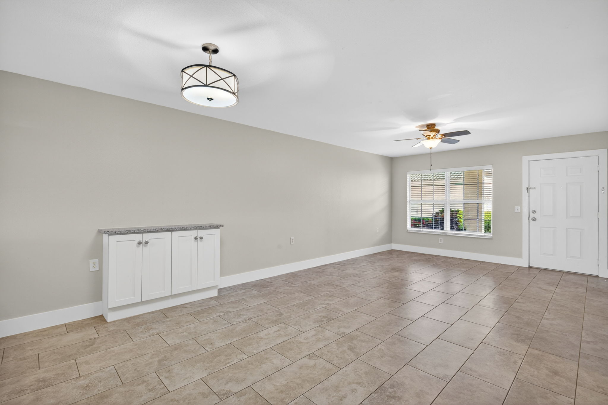 Dining Room 1 of 3