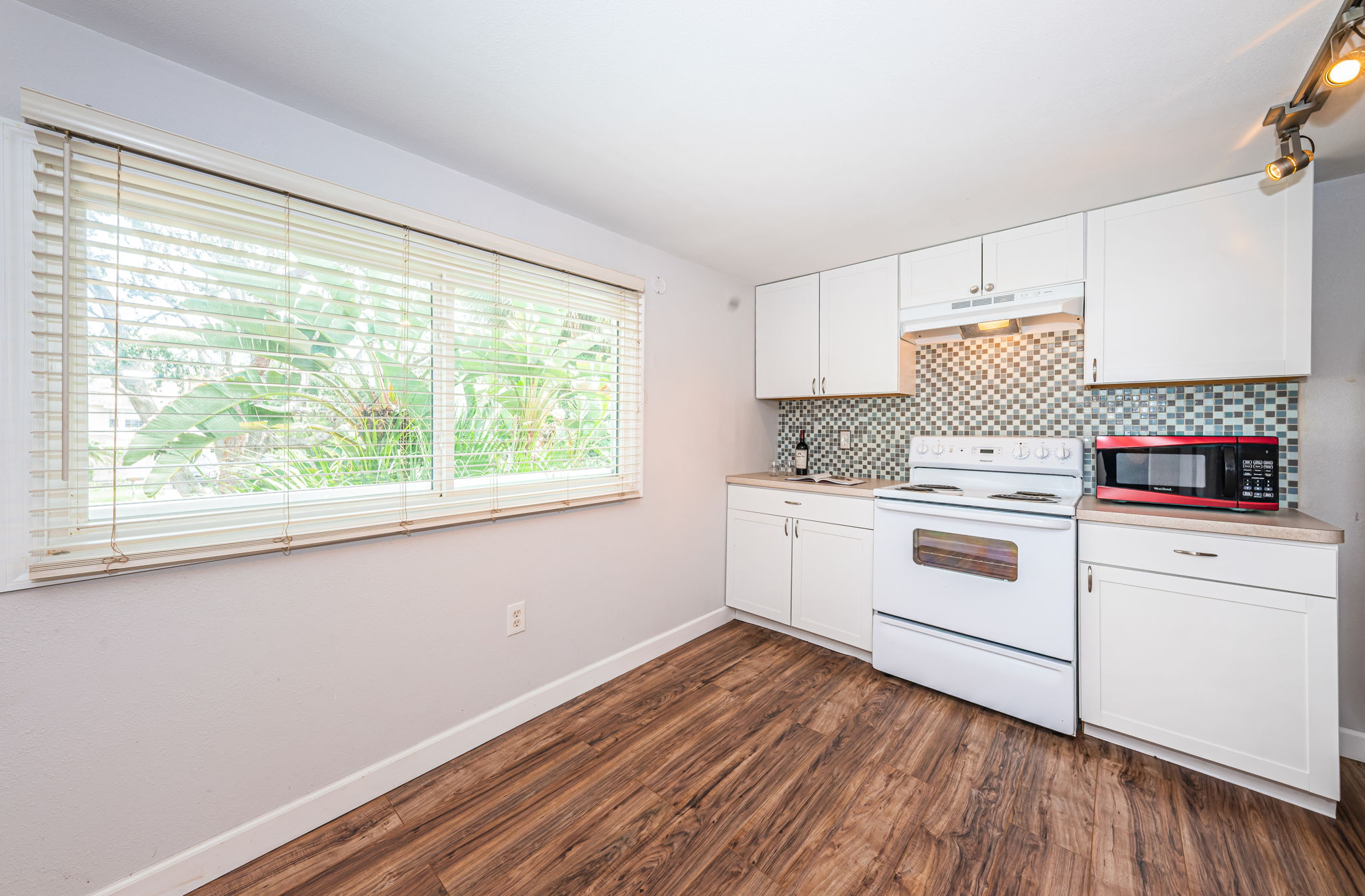 Guest Quarters Kitchen3