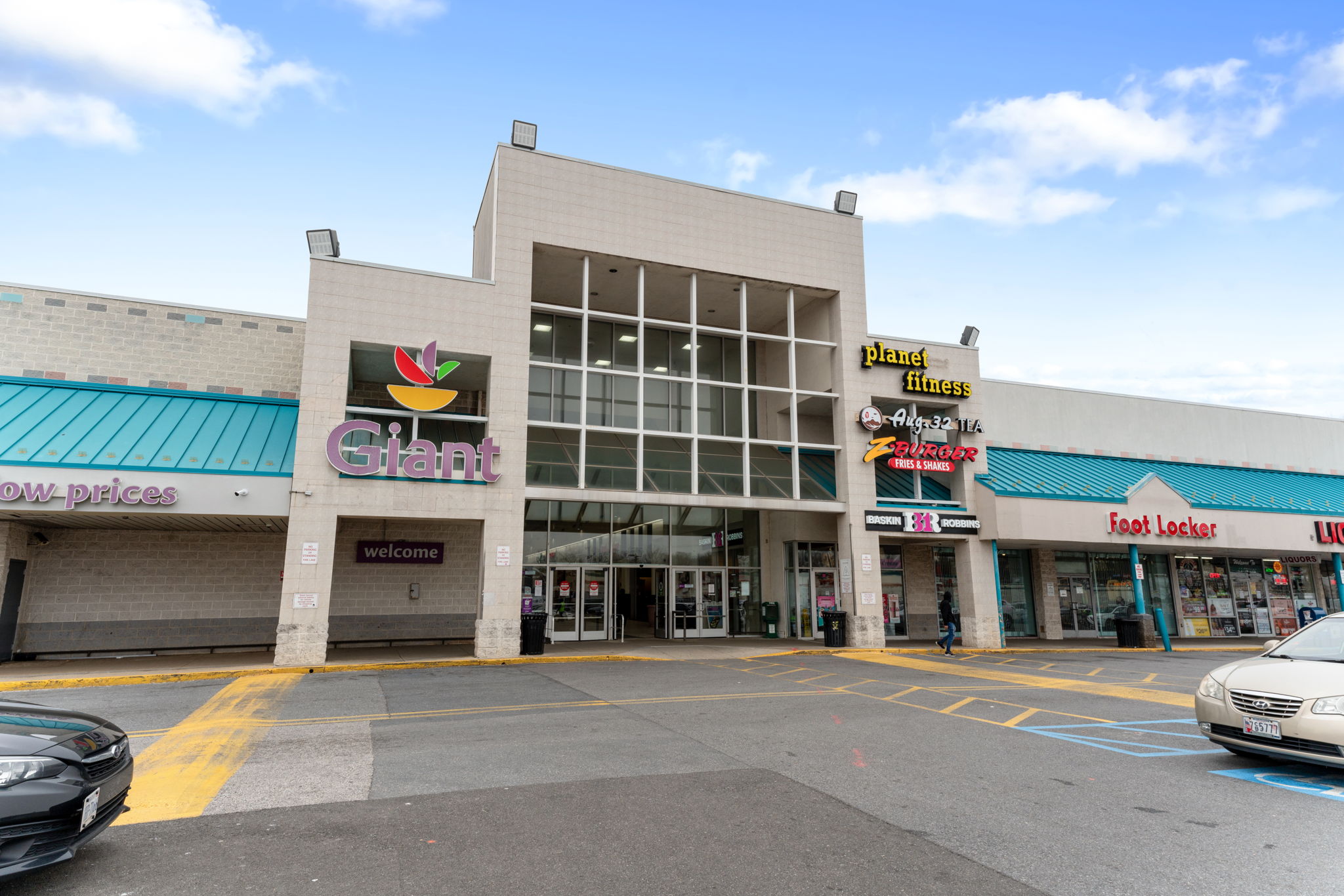 Giant & Shoppers World
