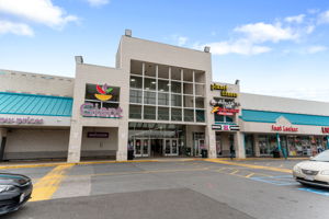 Giant & Shoppers World