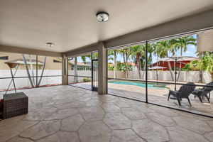 Pool Lanai 2