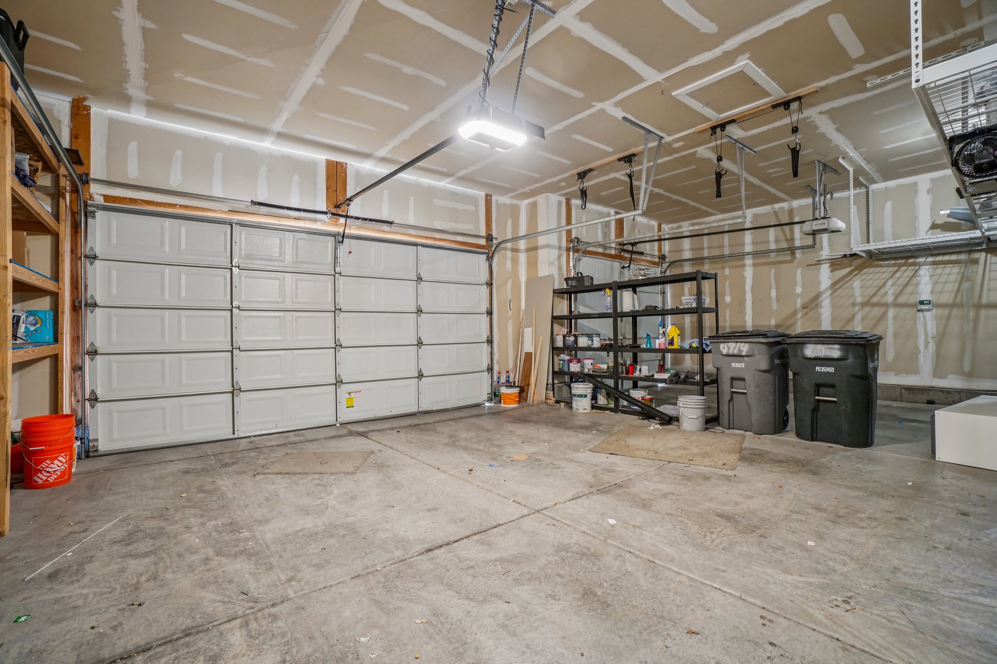 Huge 3-Car Garage