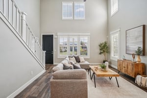 Huge 20-Foot Ceilings