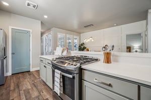 Stainless Appliances w/Gas Range