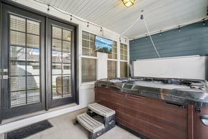 Covered Patio w/Hot Tub