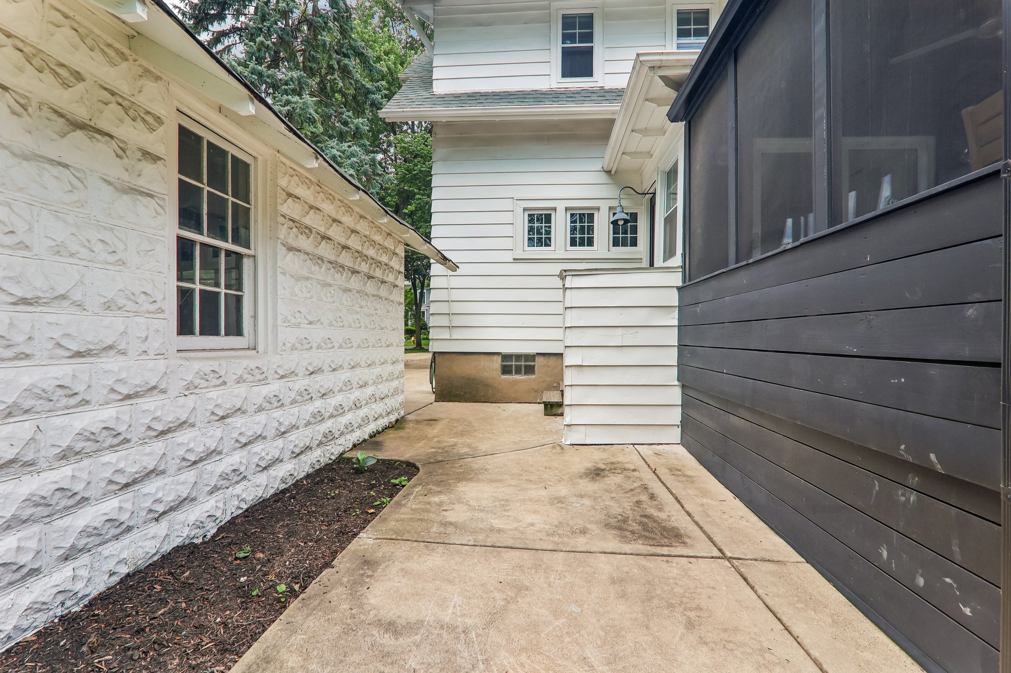 Highland Ave-S3006-004.jpg