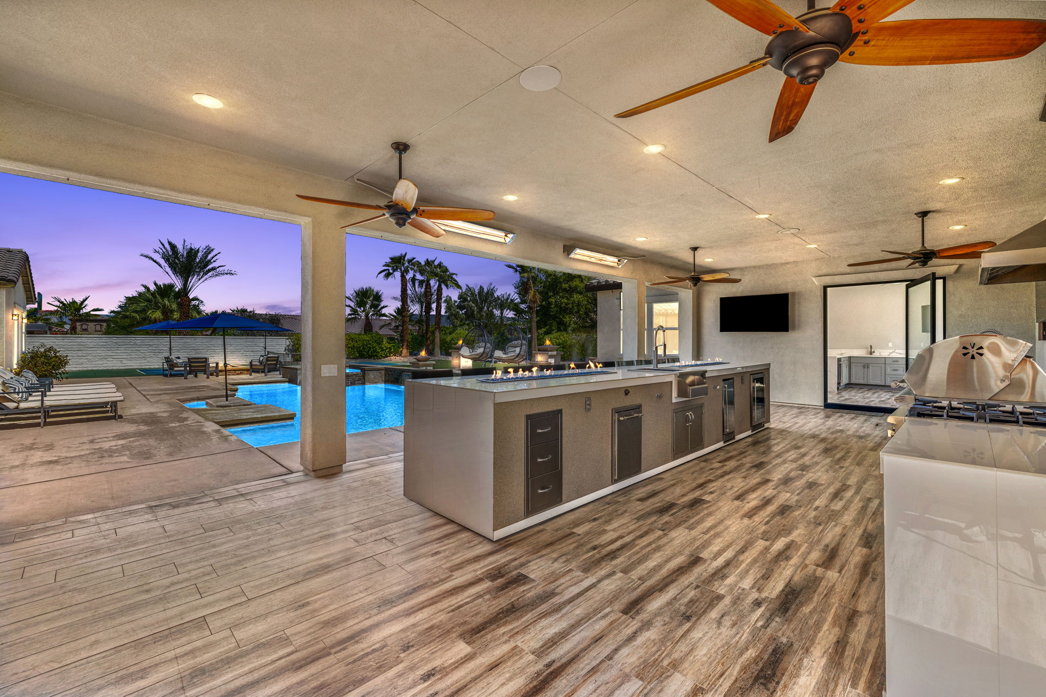  Photo 89