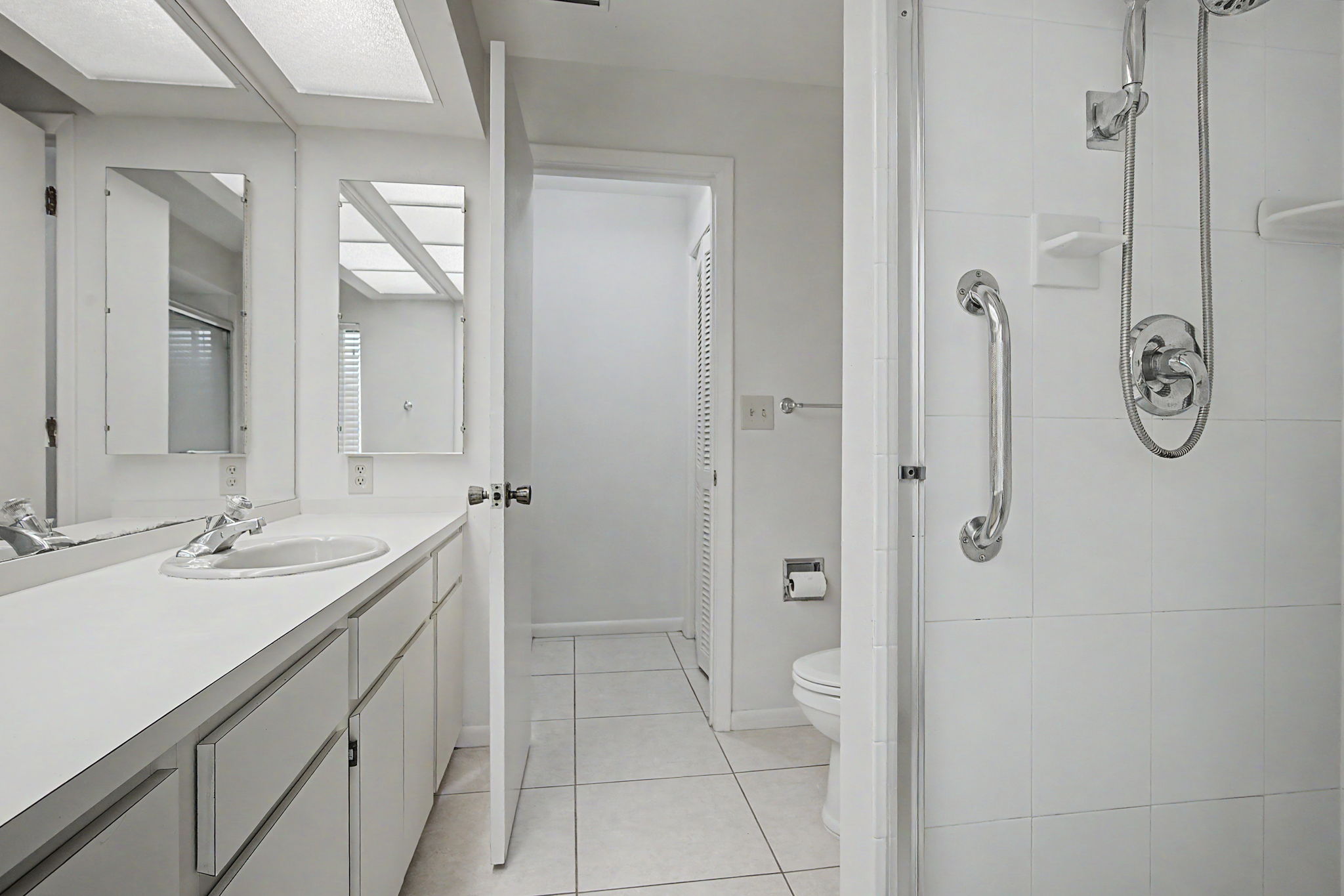 Primary Bathroom1b