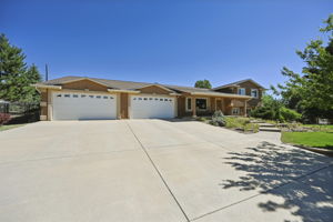  Photo 0