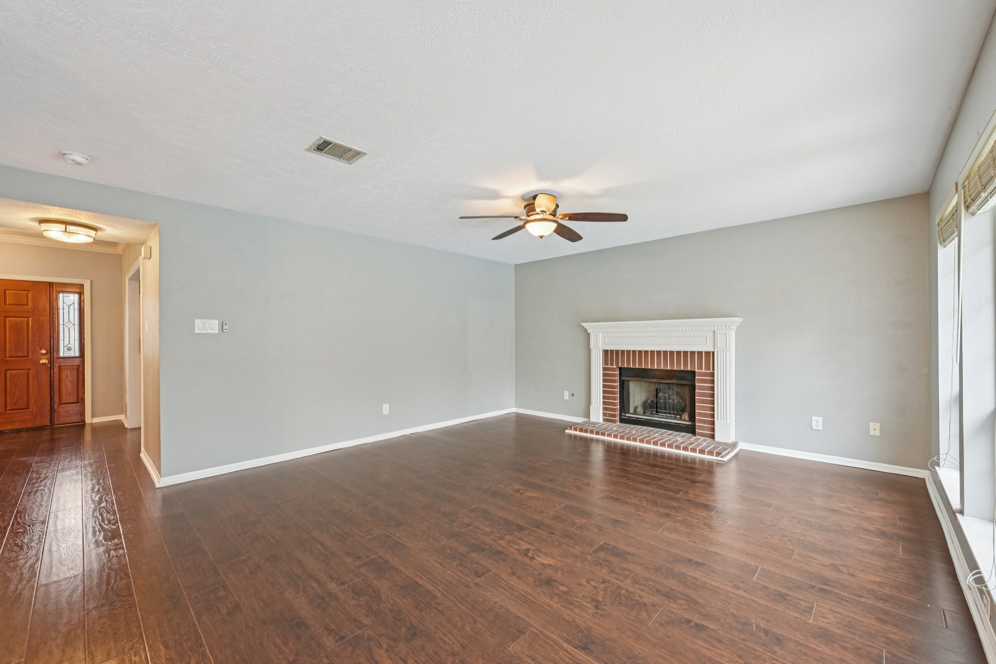 Echo Falls Dr-S2201-007.jpg