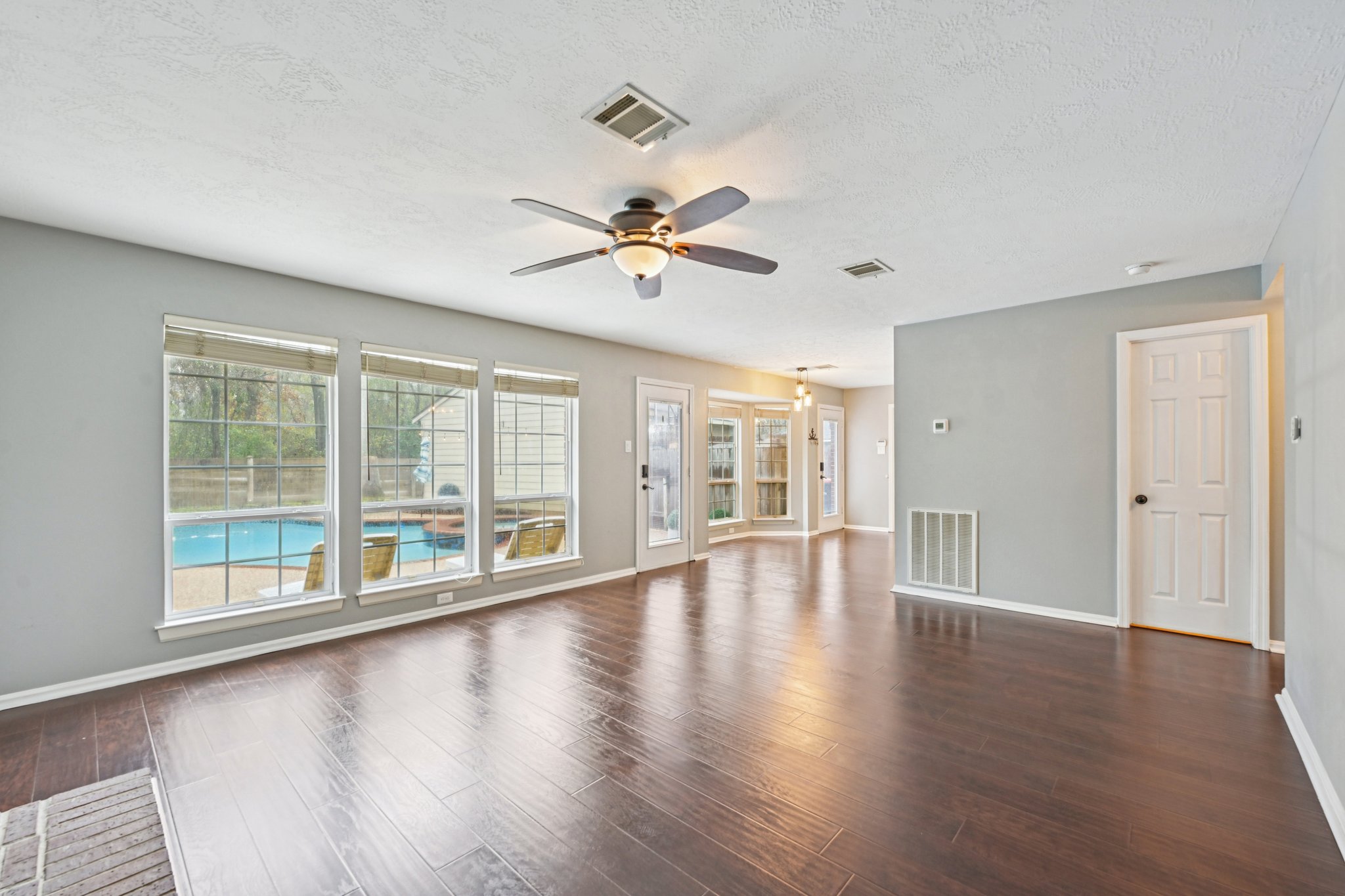 Echo Falls Dr-S2201-010.jpg